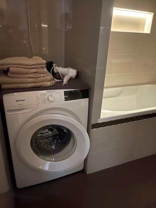 Priestranny 3 Izb. Apartman V Centre S Parkovanim. Банска-Бистрица Экстерьер фото
