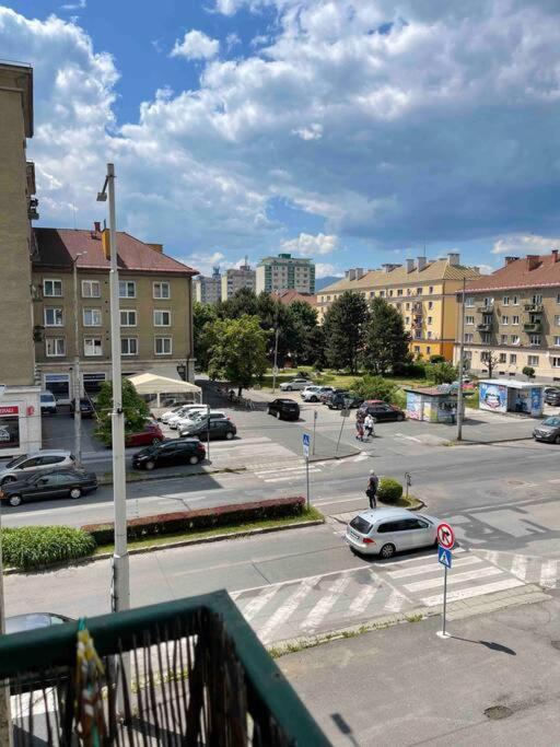 Priestranny 3 Izb. Apartman V Centre S Parkovanim. Банска-Бистрица Экстерьер фото