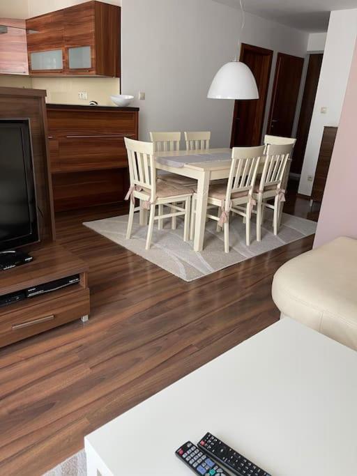 Priestranny 3 Izb. Apartman V Centre S Parkovanim. Банска-Бистрица Экстерьер фото