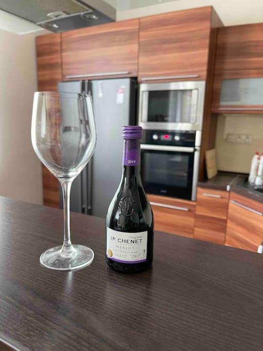 Priestranny 3 Izb. Apartman V Centre S Parkovanim. Банска-Бистрица Экстерьер фото