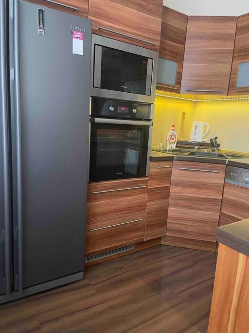 Priestranny 3 Izb. Apartman V Centre S Parkovanim. Банска-Бистрица Экстерьер фото